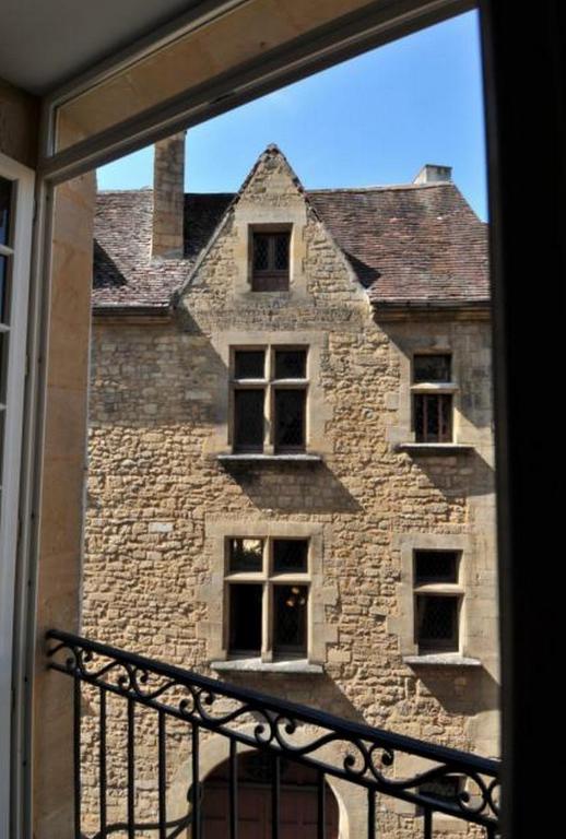 In Sarlat Luxury Rentals, Medieval Center - Maison Fenelon Room photo